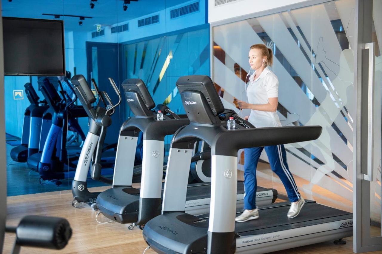 The Act Hotel Σάρτζα Εξωτερικό φωτογραφία A treadmill