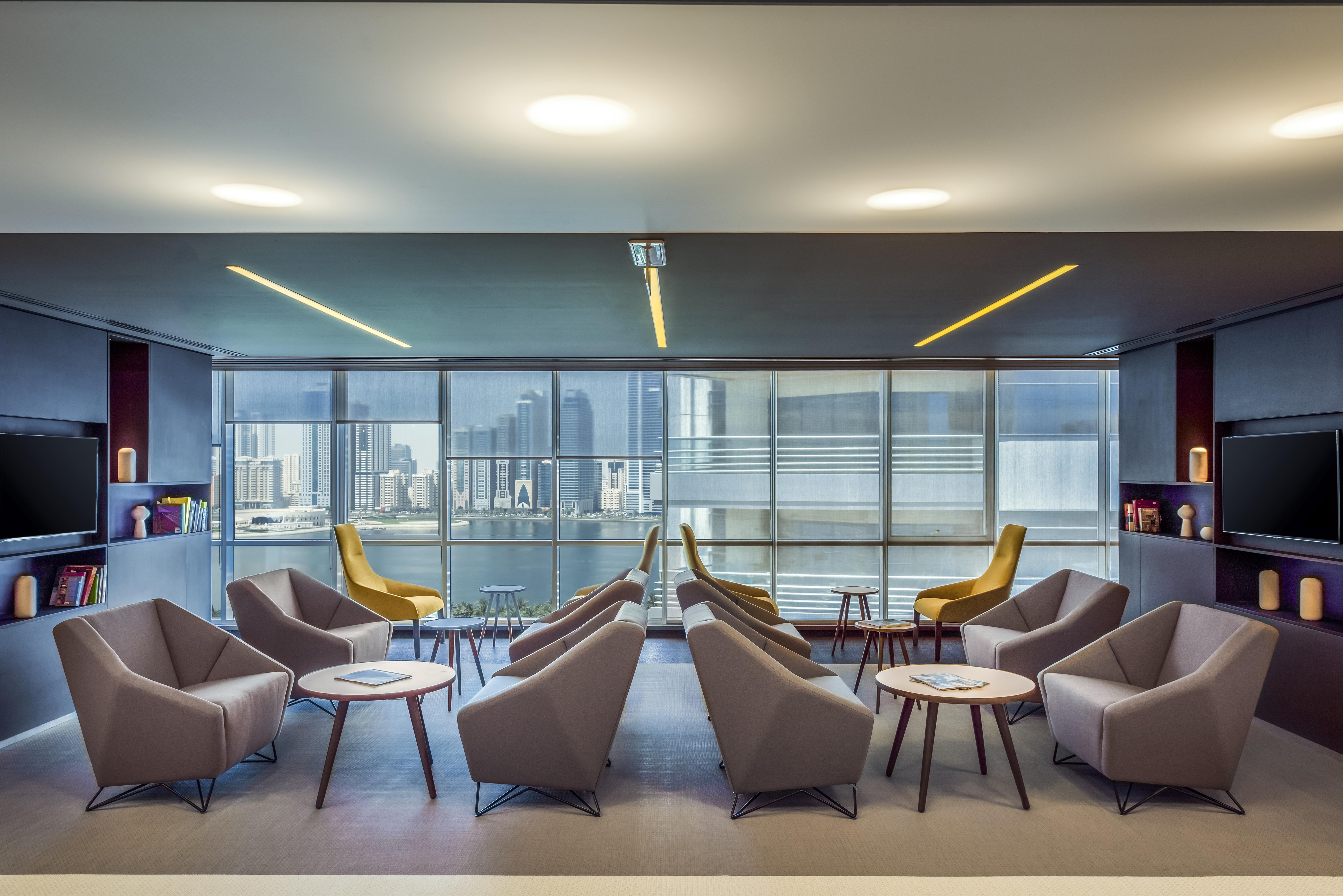The Act Hotel Σάρτζα Ανέσεις φωτογραφία The lounge at the airport