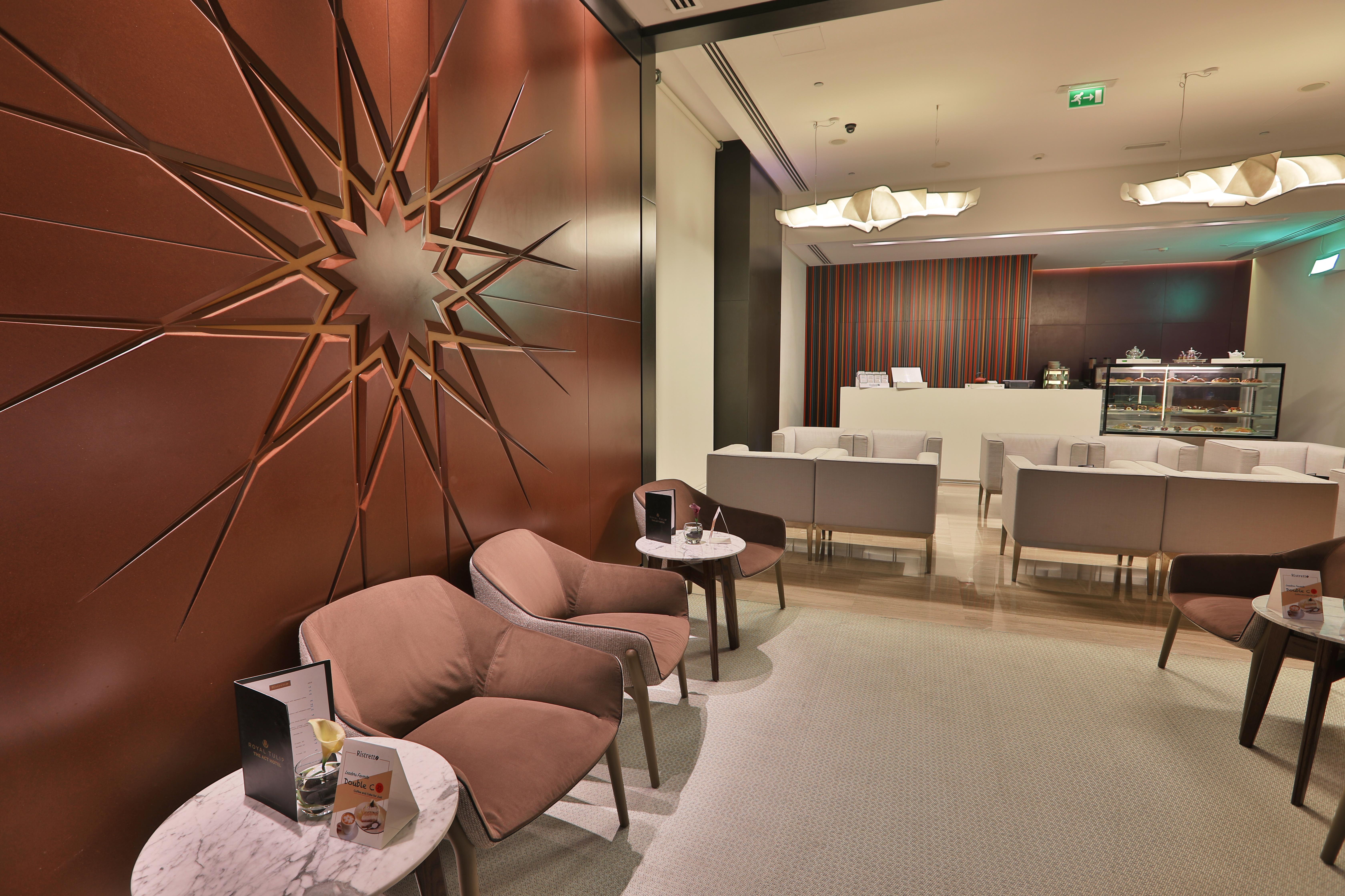 The Act Hotel Σάρτζα Εξωτερικό φωτογραφία The lounge at the airport