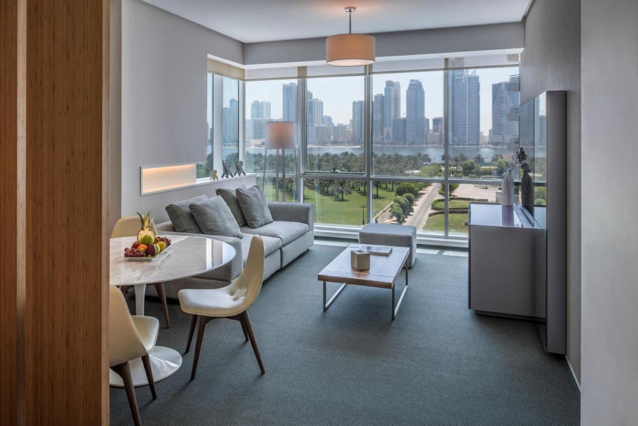 The Act Hotel Σάρτζα Δωμάτιο φωτογραφία A living room at The Standard East Village