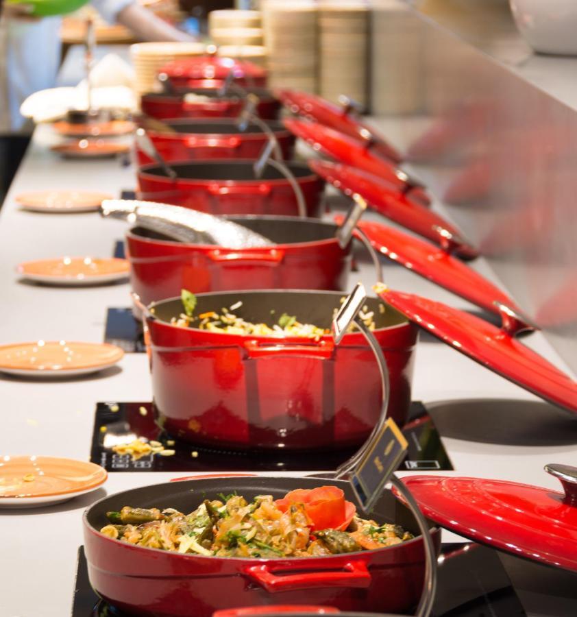 The Act Hotel Σάρτζα Εξωτερικό φωτογραφία Le Creuset cookware
