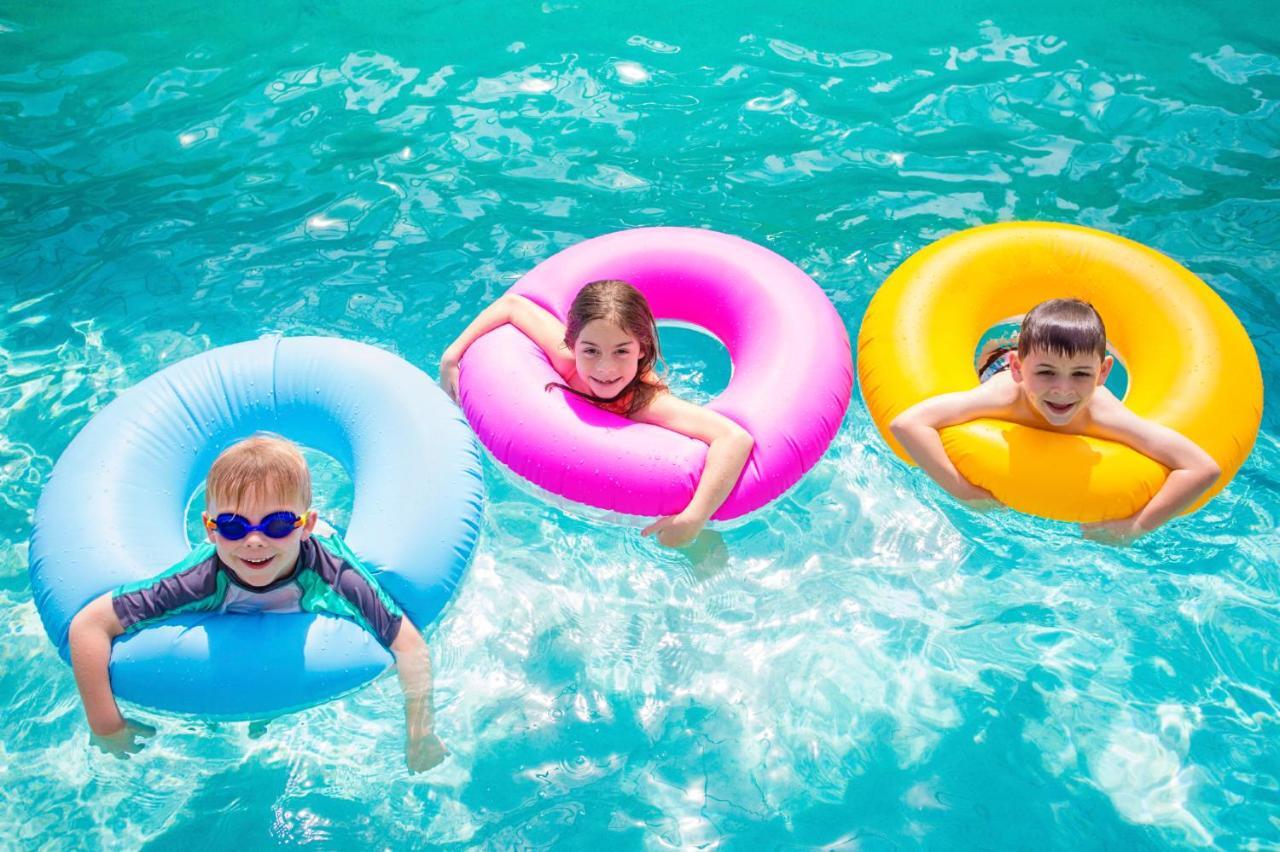 The Act Hotel Σάρτζα Εξωτερικό φωτογραφία Children using inner tubes in a swimming pool