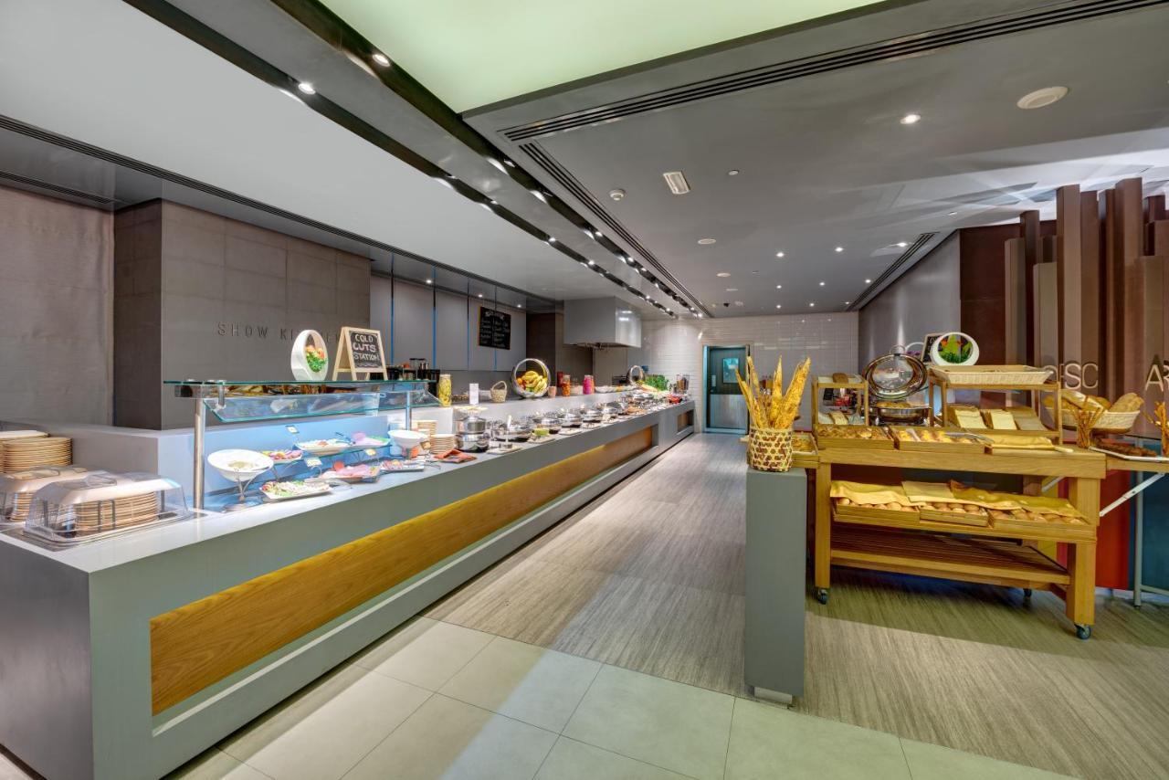 The Act Hotel Σάρτζα Εξωτερικό φωτογραφία The buffet at the hotel