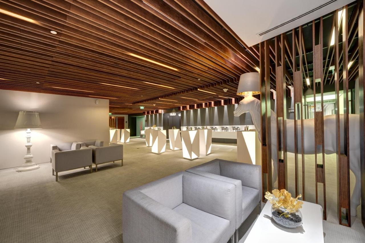 The Act Hotel Σάρτζα Εξωτερικό φωτογραφία The new lounge at the airport