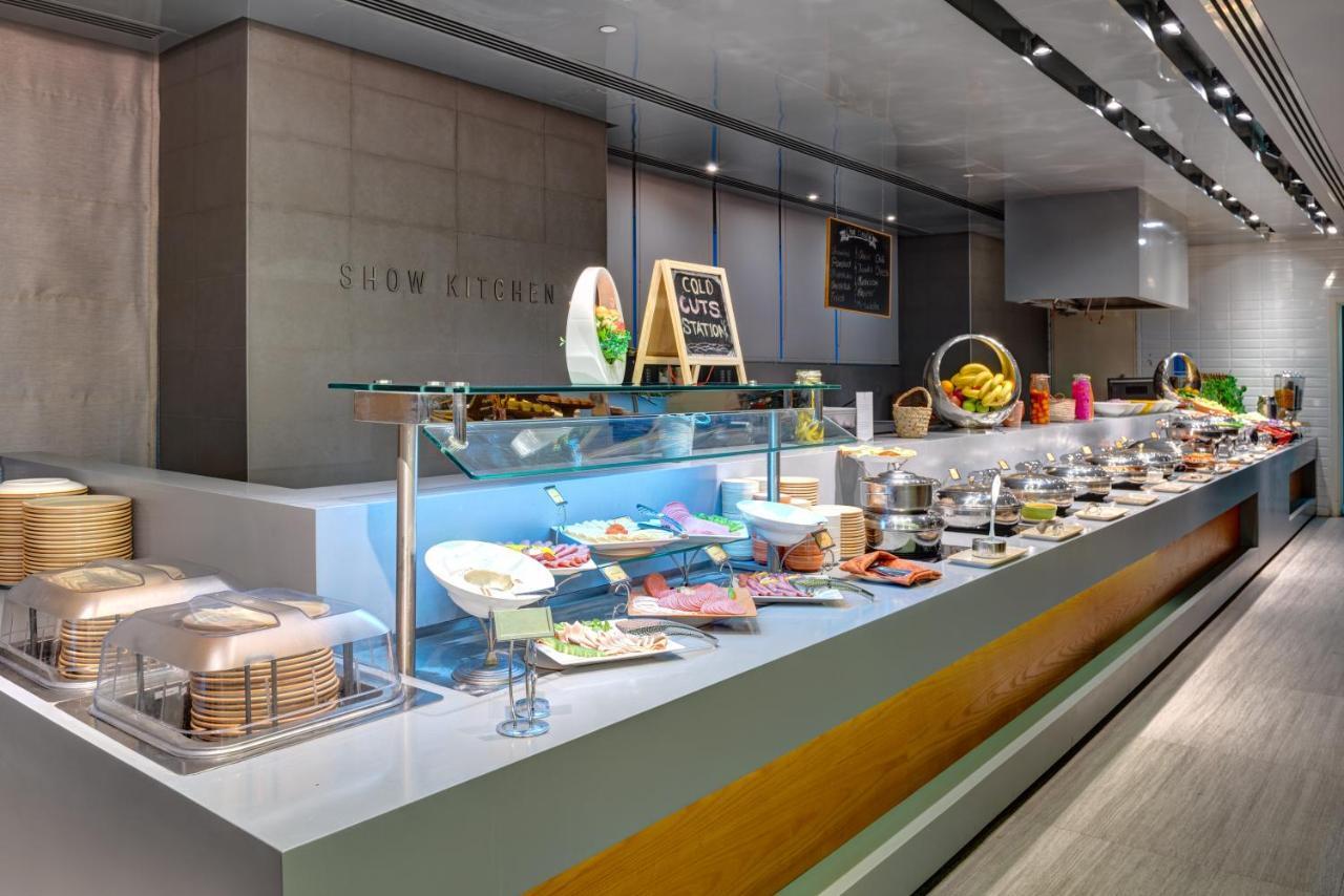 The Act Hotel Σάρτζα Εξωτερικό φωτογραφία A buffet at a hotel