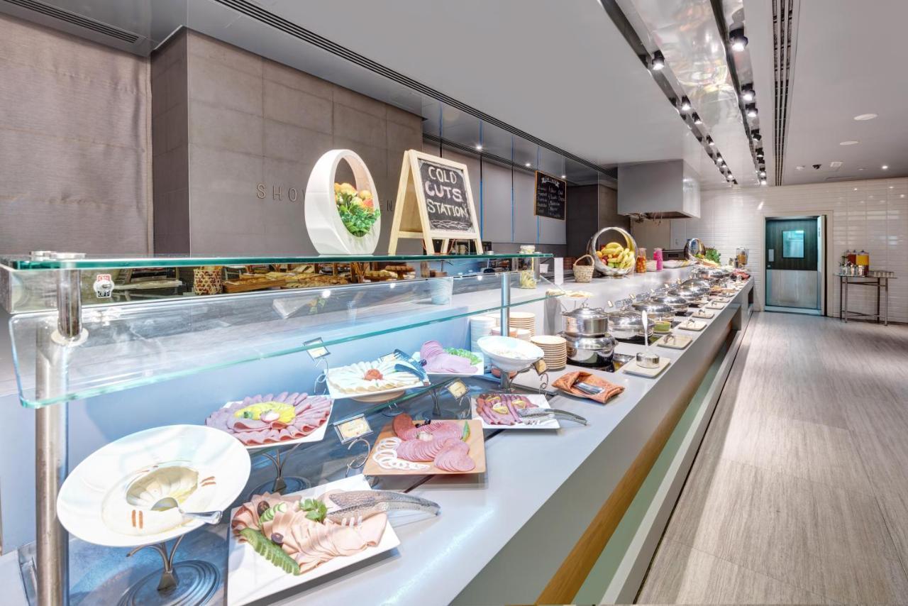 The Act Hotel Σάρτζα Εξωτερικό φωτογραφία A buffet at a hotel